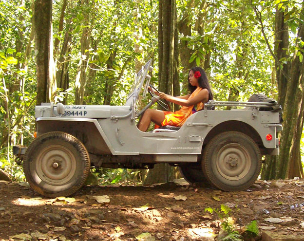 US NAVY JEEP Moorea